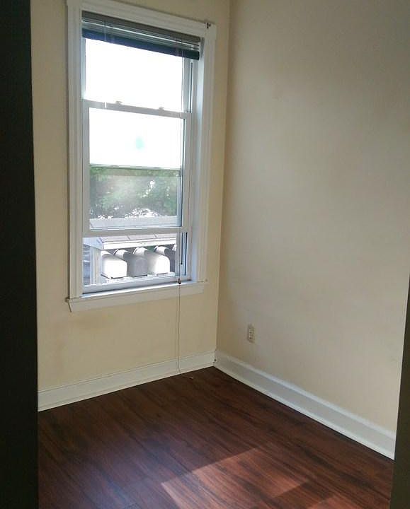 Large windows on 3 sides