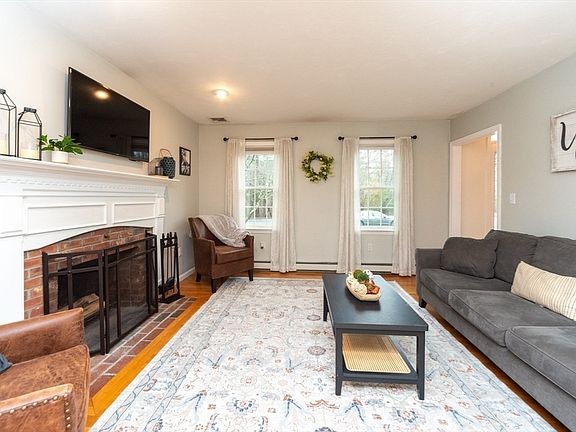 4th image of 11 Bramblewood St