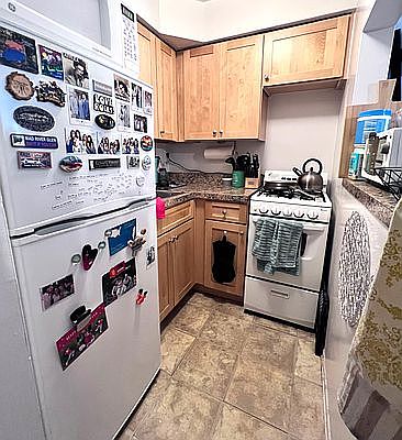 4th image of 319 E 53rd St APT 4B
