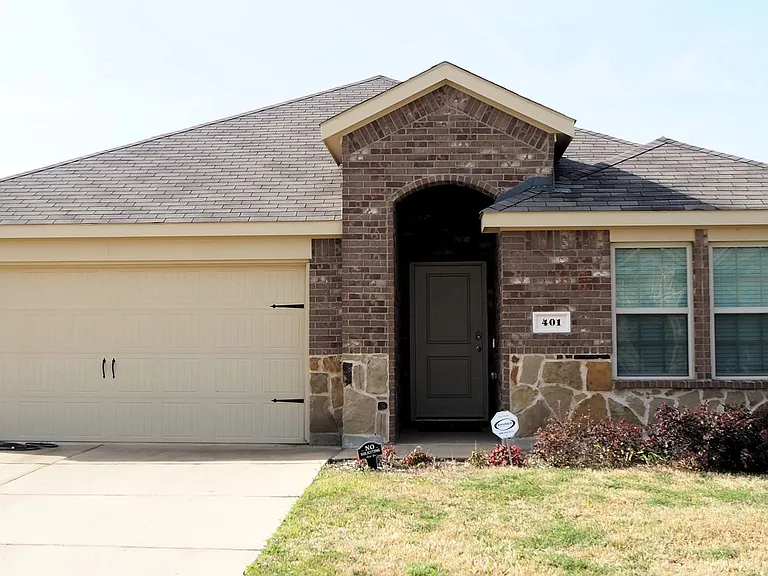 401 Wilson Way — Photo 3