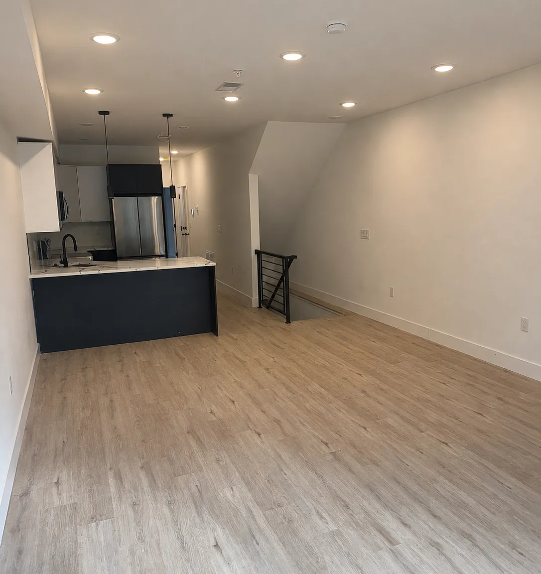 3 bed, 1600 sqft, $2,100 — Photo 2