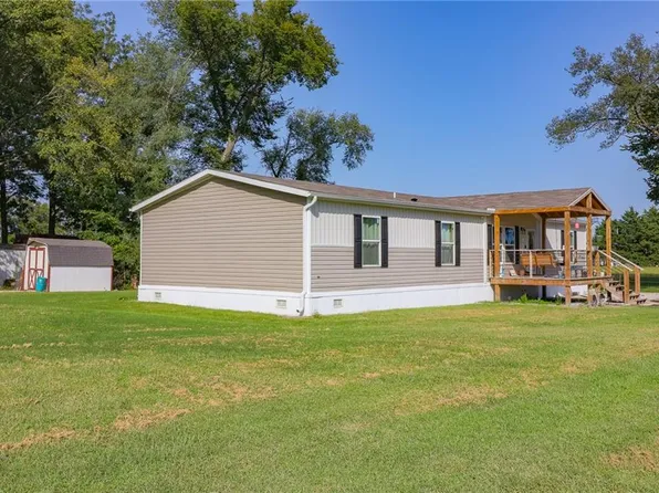 213 S Walnut St, Centerview, MO 64019