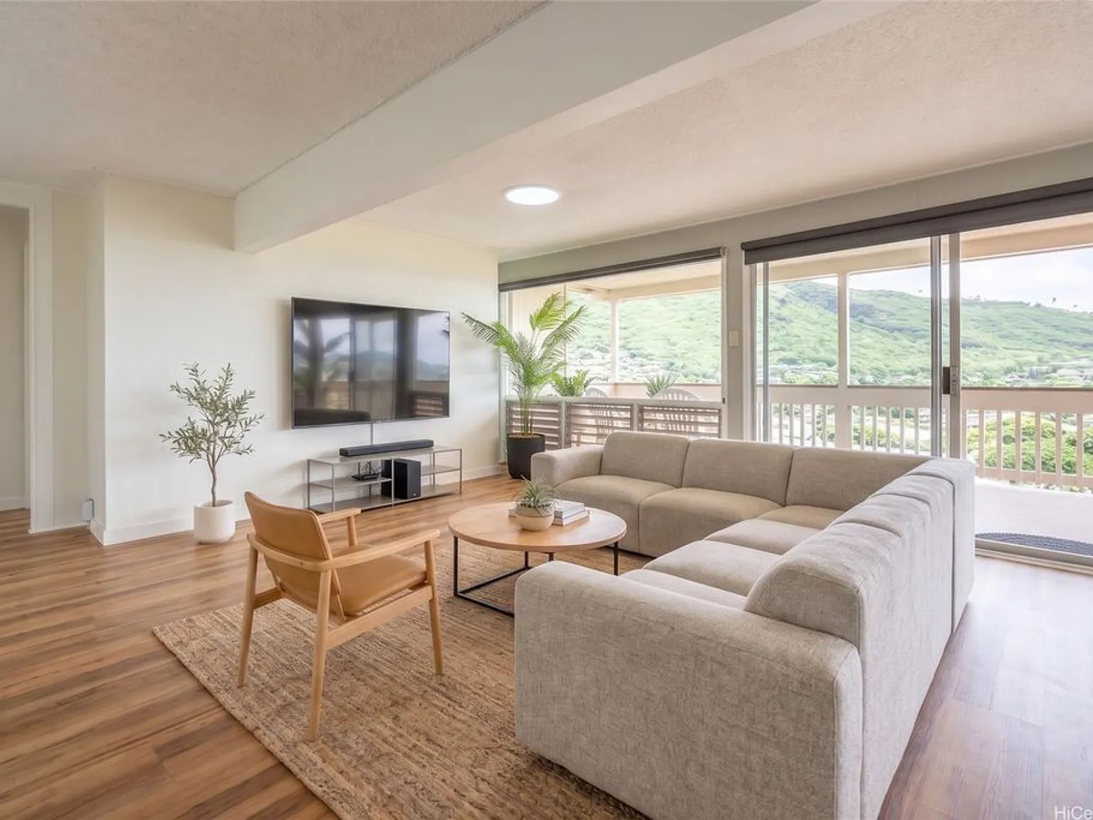 4 bed, 2154 sqft, $6,950 — Photo 2