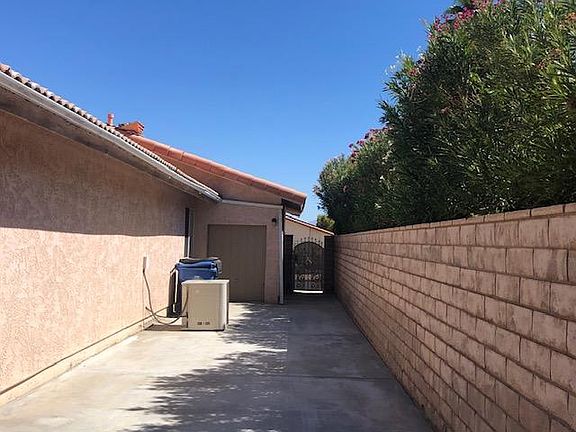 4th image of 64466 Spyglass Ave