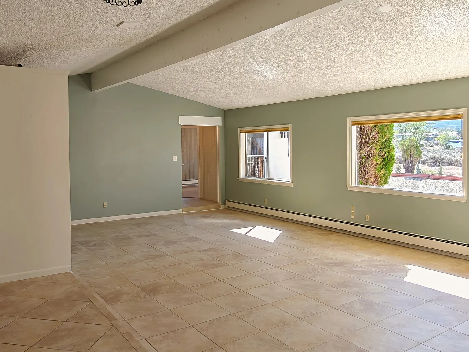 3 bed, 2250 sqft, $2,250 — Photo 3