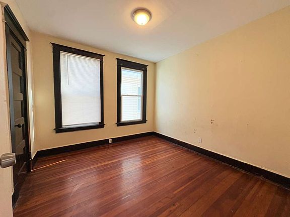 5th image of 327 Bassett St #22