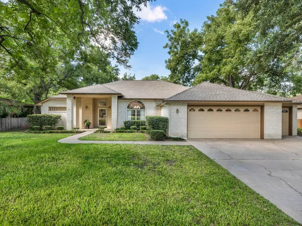 333 Columbine, Meadowlakes, TX 78654