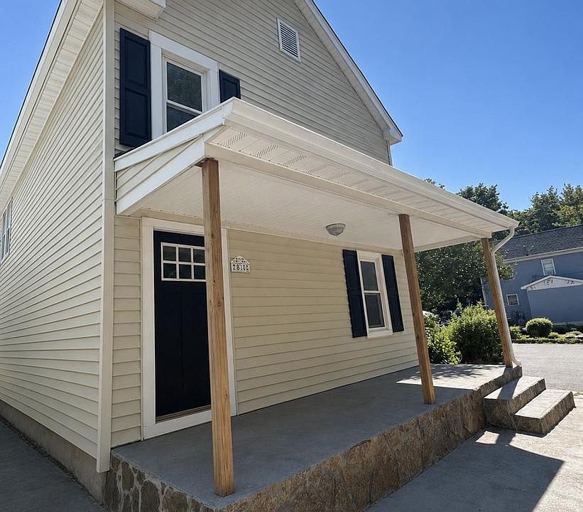 1st image of 810 Knoxville Rd