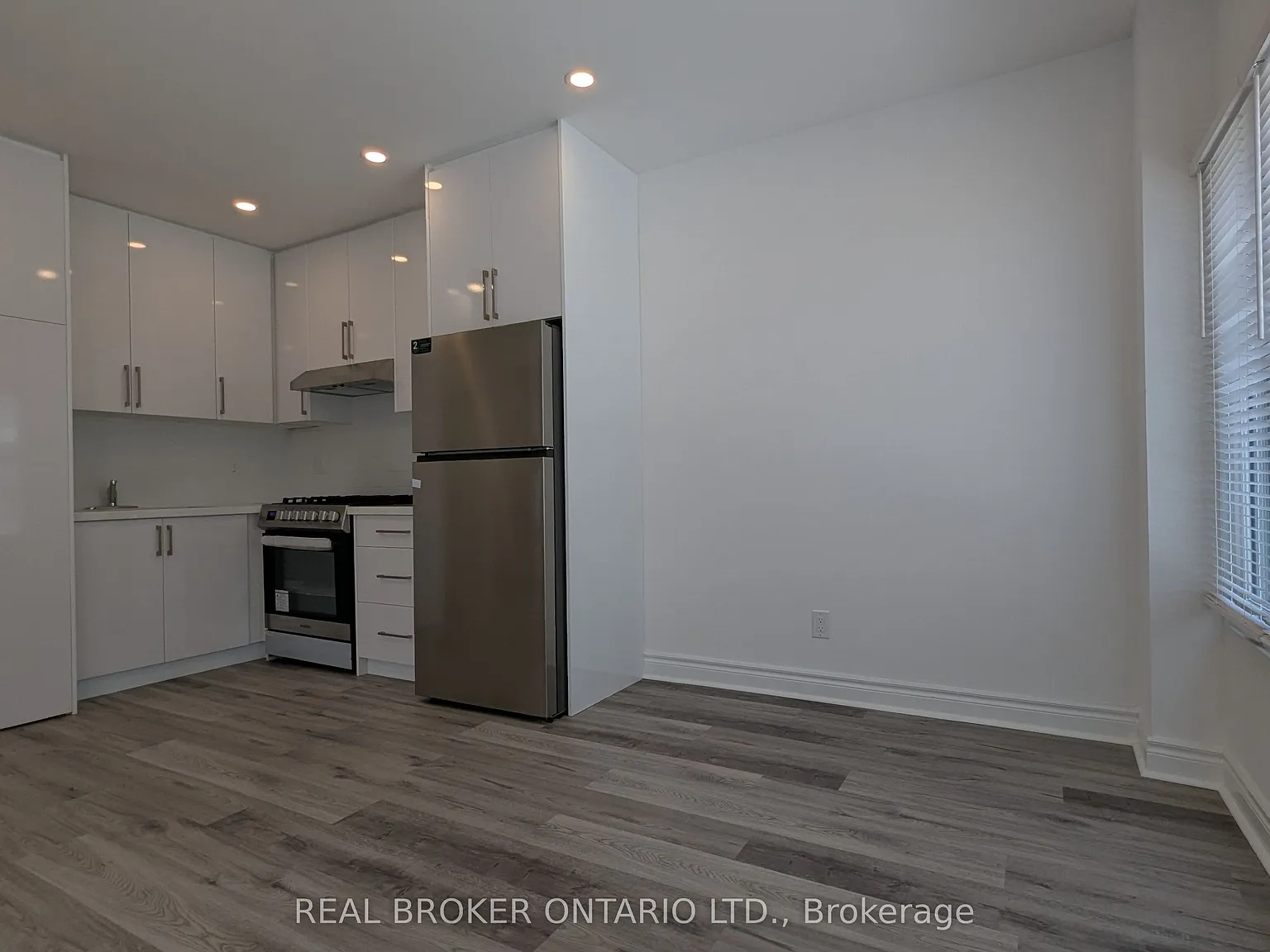1150 Woodbine Ave — Photo 2