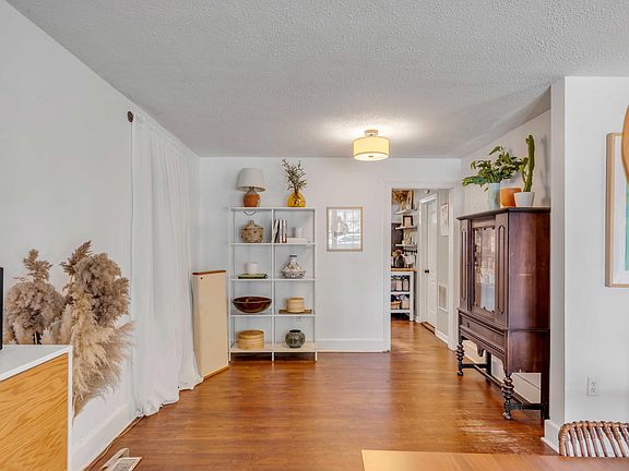 5th image of 5010 Victoria Ave