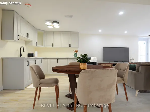 412 Olde Village Ln, Shelburne, ON L9V 3A4