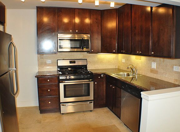 4th image of 2721 W Summerdale Ave APT 2E