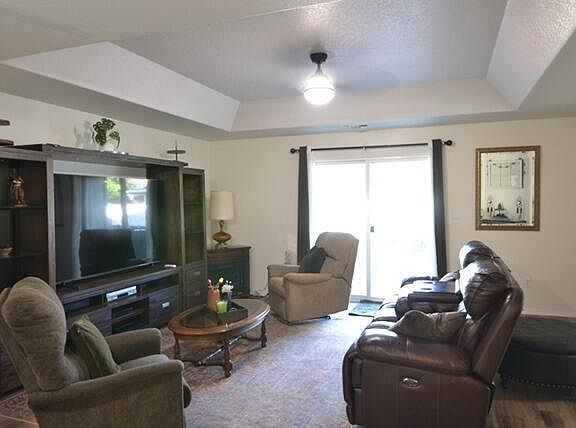 5th image of 450 Saint Clair Way