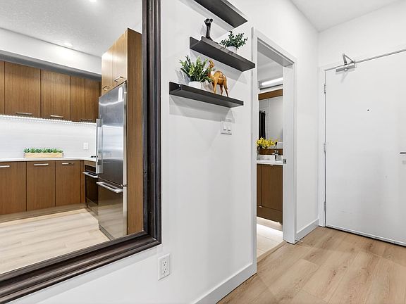 3rd image of 323 20th Ave SW #117