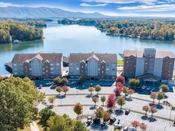 1245 Graves Harbor Trl #2200, Huddleston, VA 24104