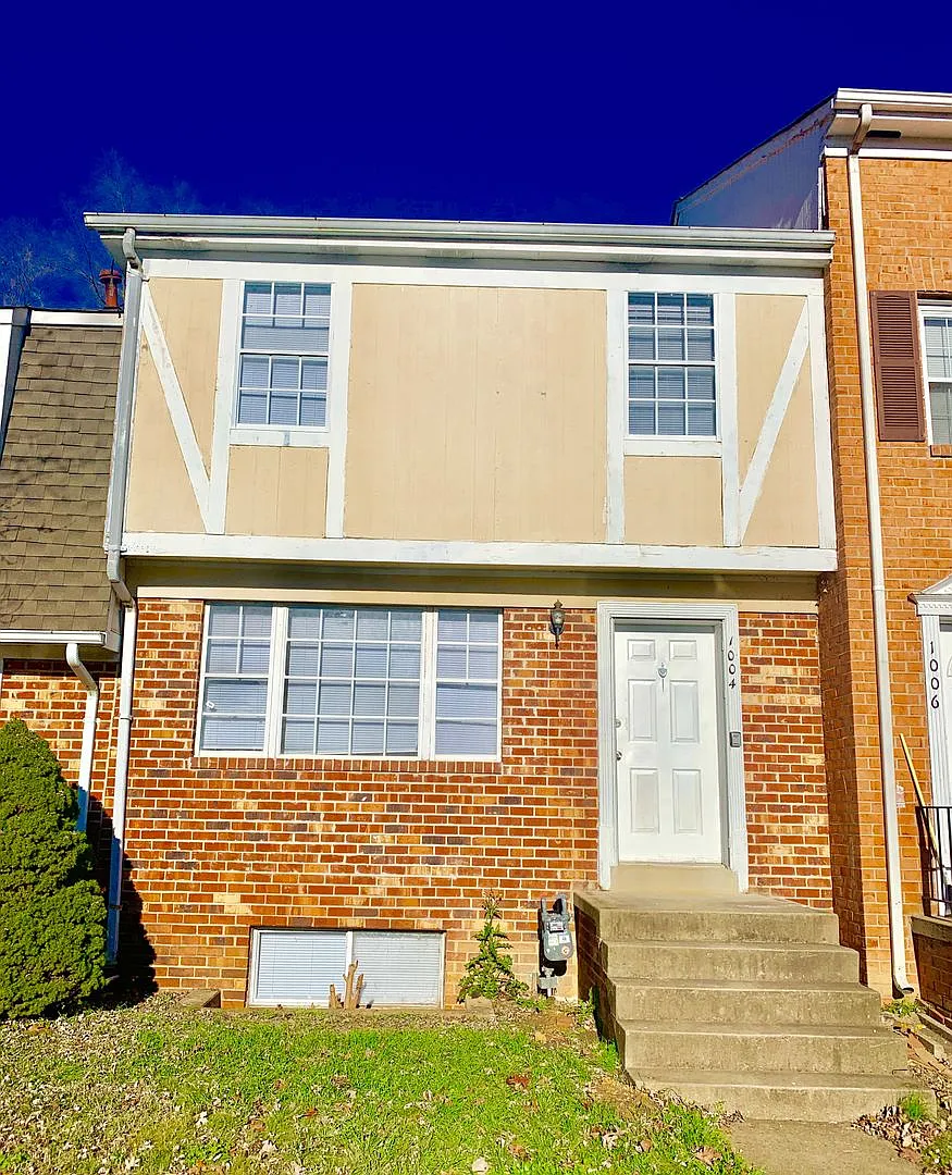 1004 James Madison Cir photo 1