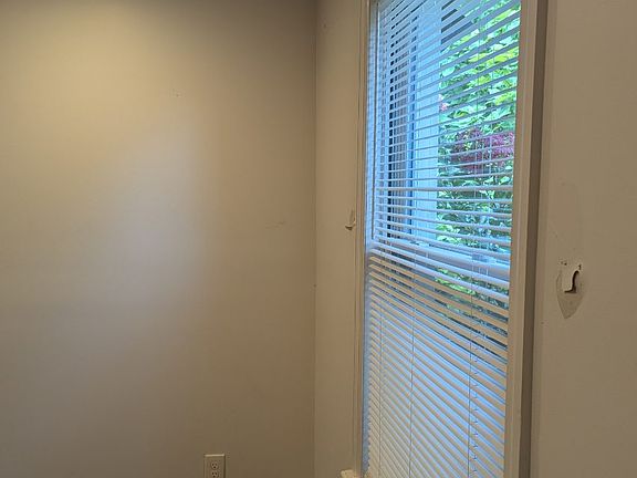 2nd image of 829 Suffolk Ave APT 10