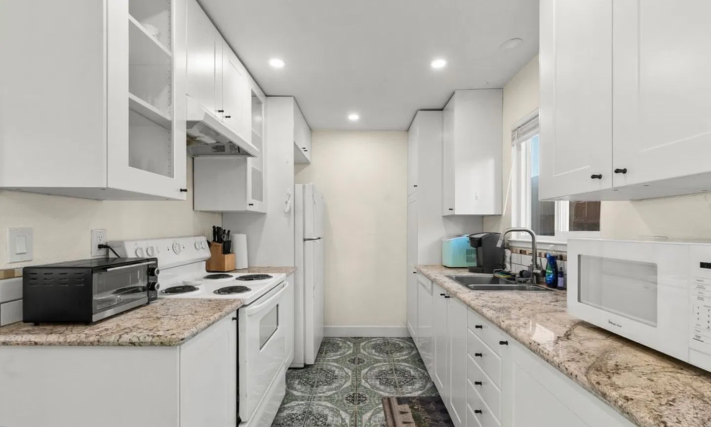 2 bed, 1.5 bath, 1000 sqft, $1,980 — Photo 3