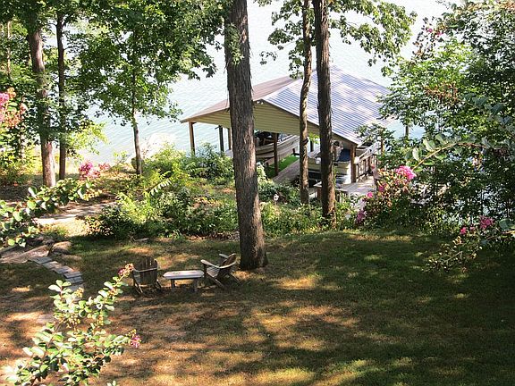 Covered Dock with Lift