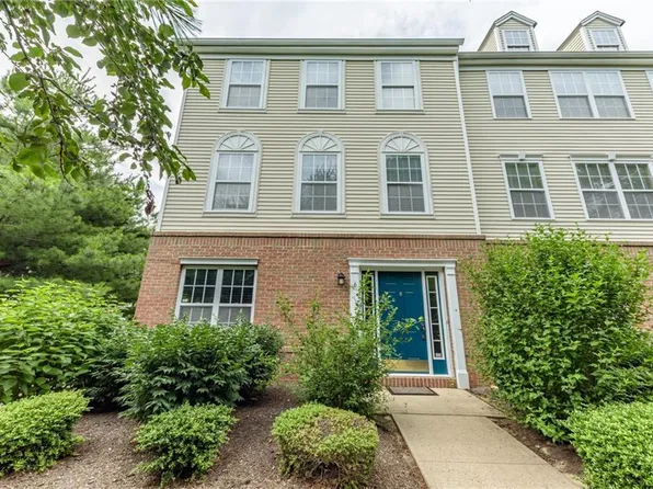 6 Kosmoski Ter #208, Parlin, NJ 08859