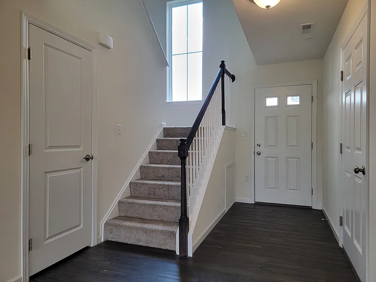 30 Howard Dr — Photo 2