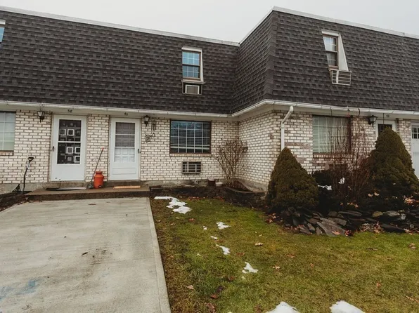40 Princeton Ter #40, Greenfield, MA 01301