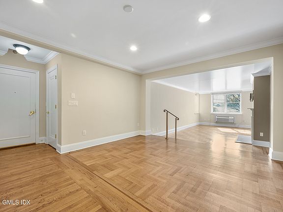 3rd image of 25 W Elm St APT 10