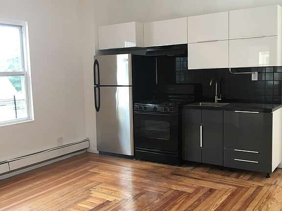 2nd image of 937 Van Duzer St #3
