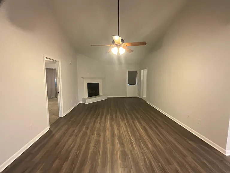 1434 Paul Caswell Blvd — Photo 2