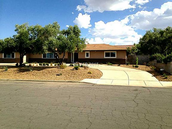 3rd image of 341 E Desert Rose Dr
