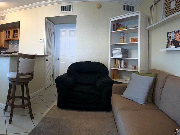 4th image of 924 SE 2nd St APT 29
