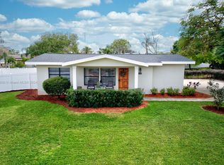 606 Lake Blue Dr, Lake Placid, FL 33852