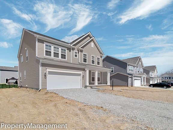 3rd image of 572 Wellington Dr