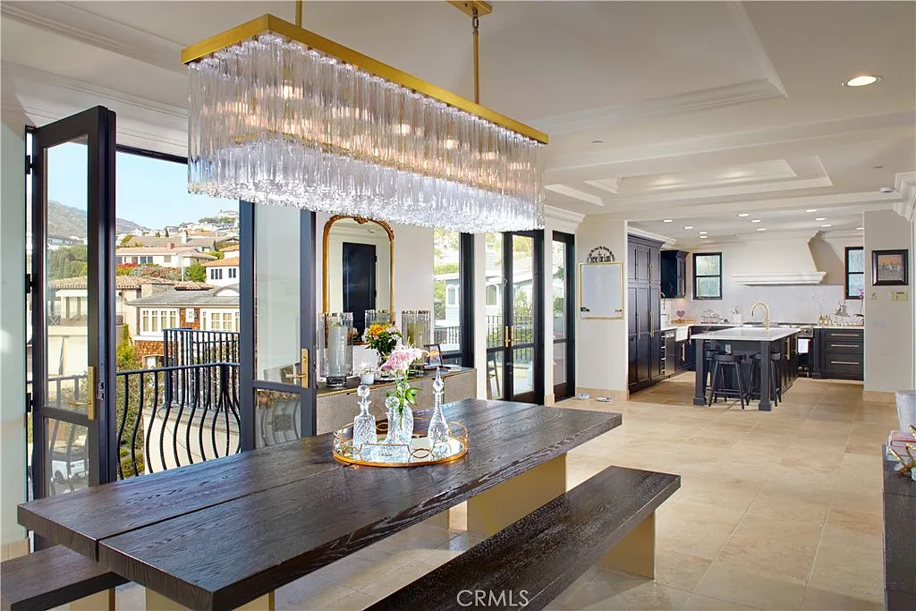 5 bed, 4.5 bath, 3719 sqft, $80,000 — Photo 4