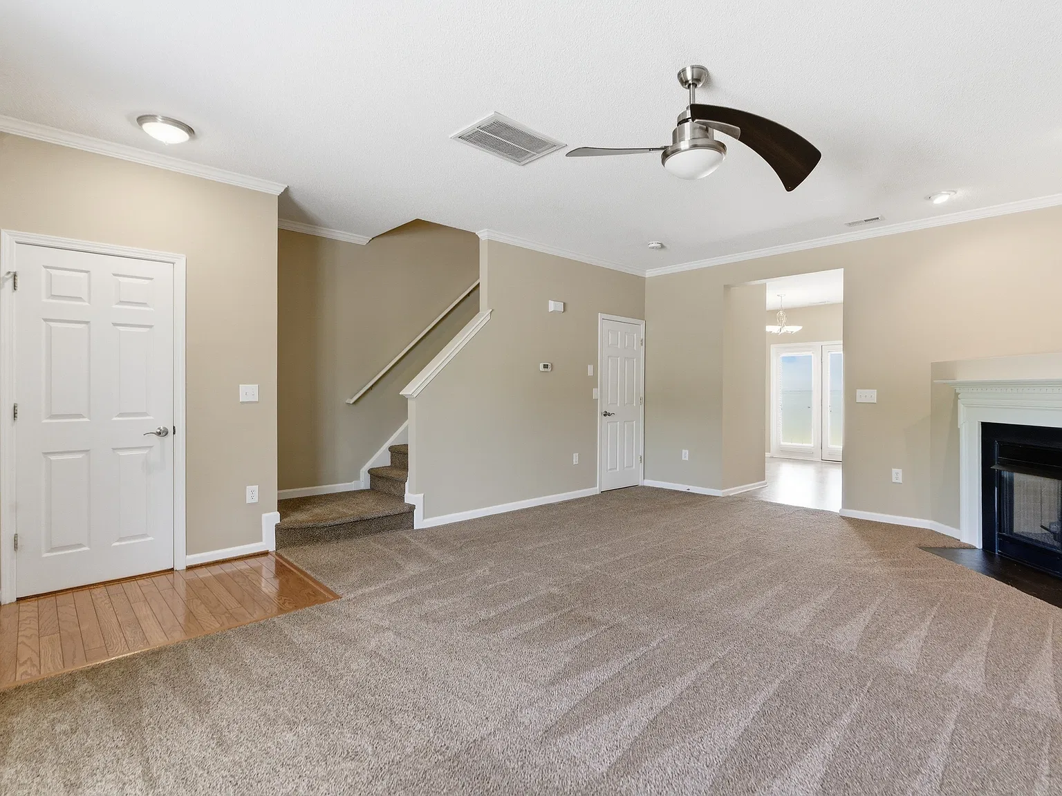 3 bed, 2.5 bath, 1460 sqft, $1,650 — Photo 3