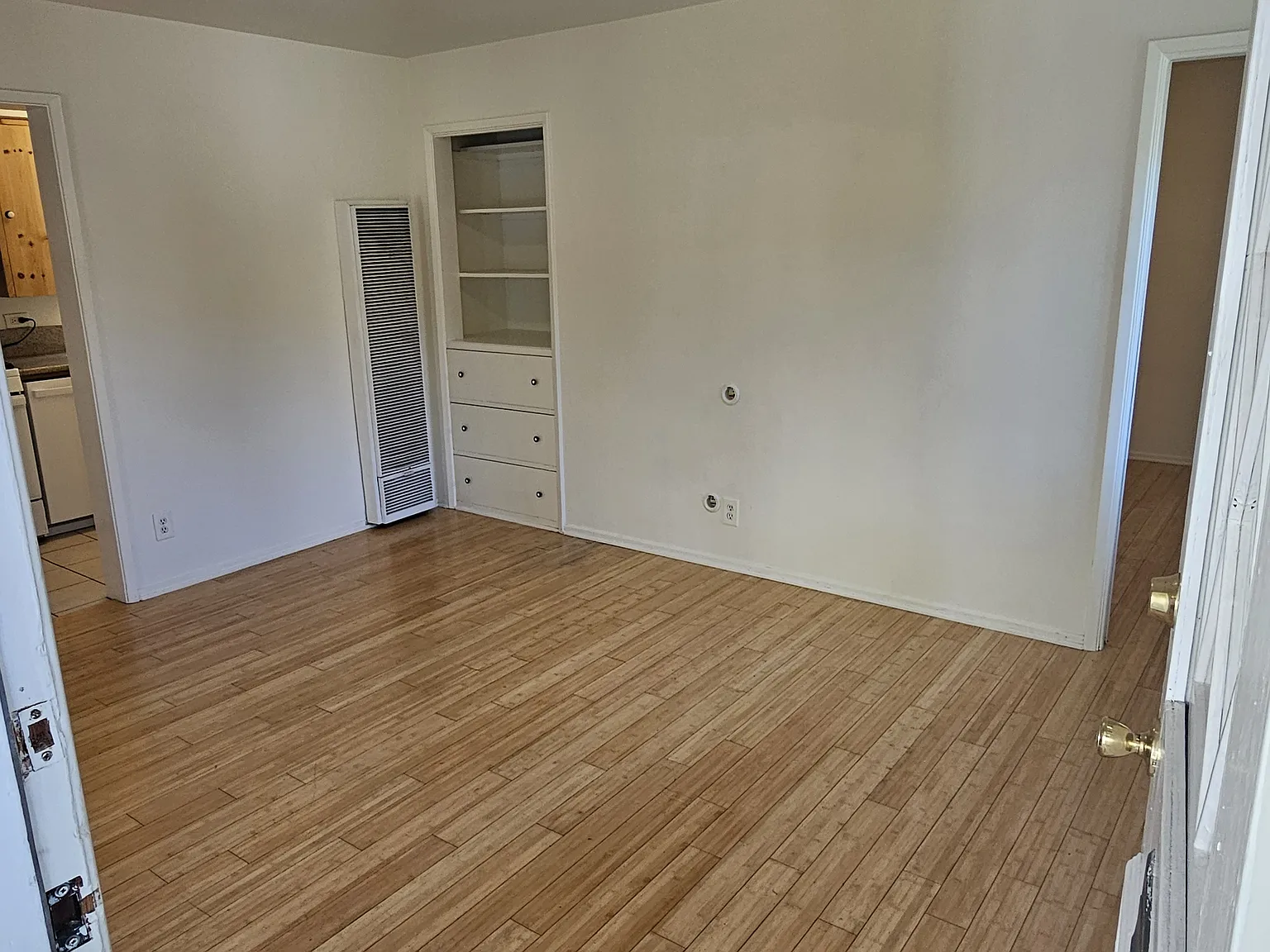 1 bed, 450 sqft, $2,200 — Photo 4