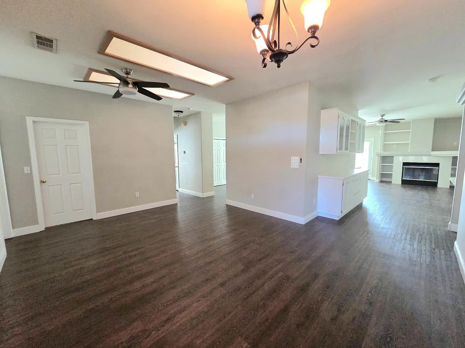 6 bed, 2370 sqft, $3,400 — Photo 3