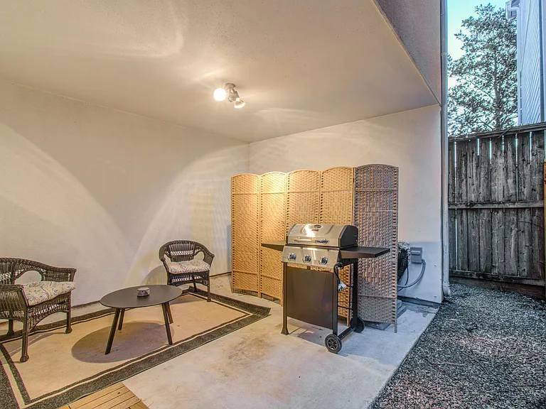3010 Chenevert St — Photo 37