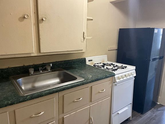 4th image of 147-149 Church St #4