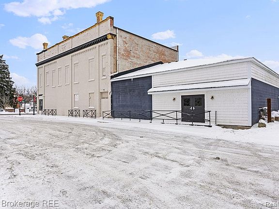 3rd image of 4654 Water St