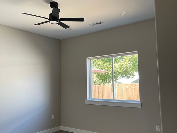 5th image of 215 B St SW