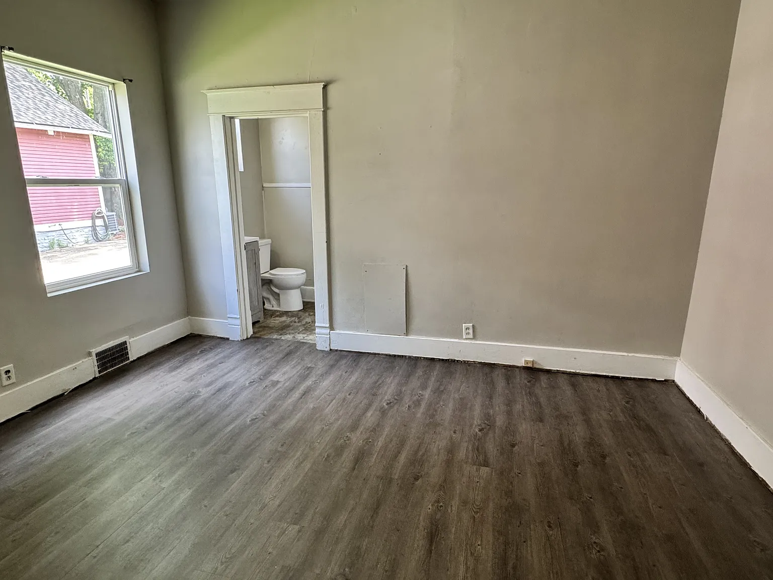 719 W Walnut - 1 — Photo 3