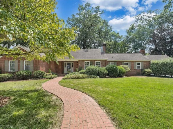 1306 Oak Dr, Blacksburg, VA 24060