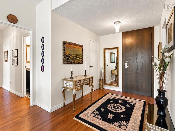 3rd image of 6095 Coburg Rd #206