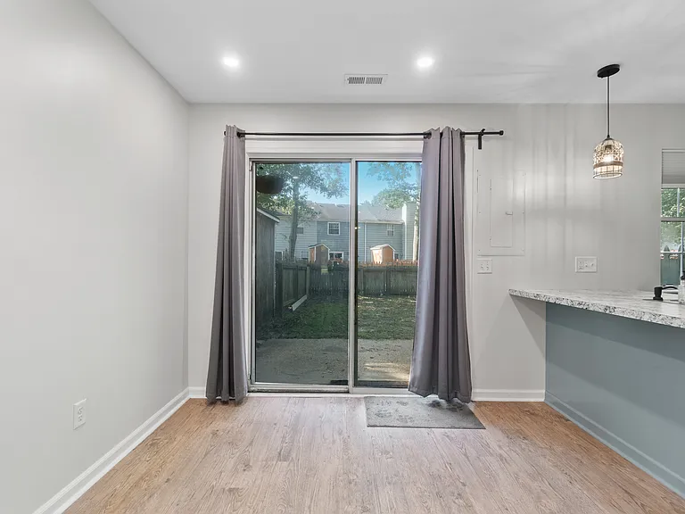 945 Captains Ct — Photo 16