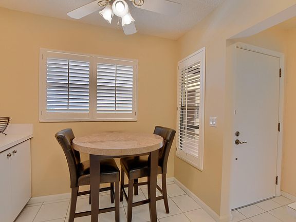 4th image of 23279 Barwood Ln Unit 405