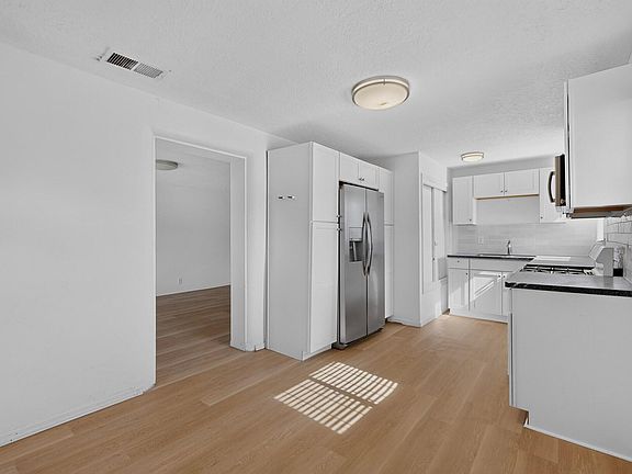 5th image of 915 Pacific Ave SW