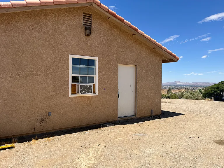 Buena Vista St — Photo 3