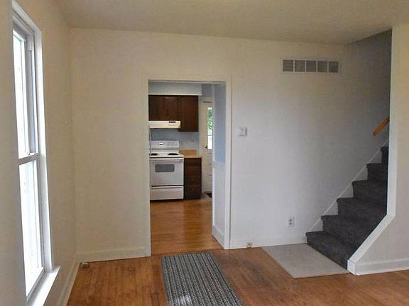 3rd image of 800 E Waterford St #1