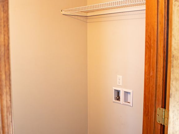 5th image of 1138 Mapleton Rd